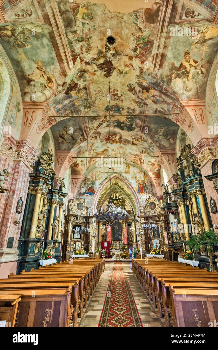 Interior de la Iglesia de San Stanislaus en Nowy Korczyn, Malopolska alias Lesser Polonia, Polonia Foto de stock