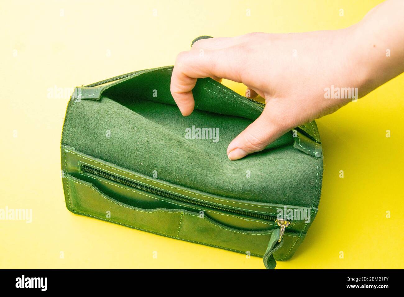 Una cartera vacia outlet