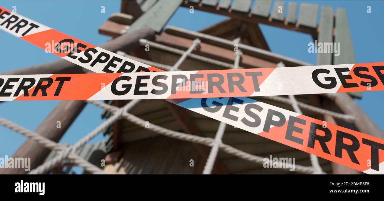 Gesperrt, Spielplatz, Ausgangssperre, Quarantäne, Corona, Coronavirus, Epidemie, Covid 19, virus, abgesperrt, Kita, Kindergarten, Klettergerüst, Schil Foto de stock