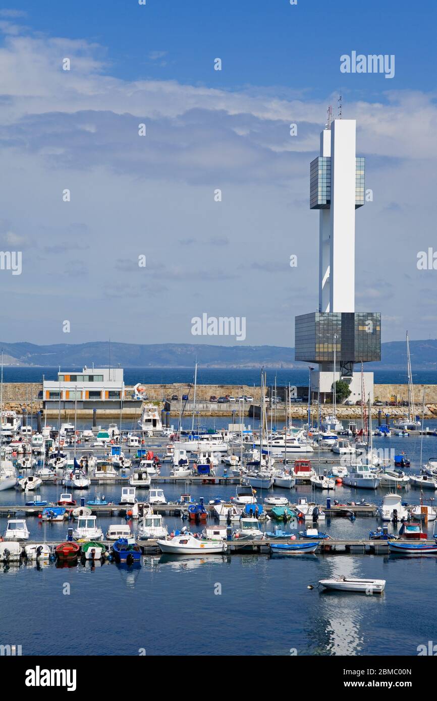 Torre de control del puerto y puerto deportivo, Ciudad de la Coruña,  Galicia, Europa Fotografía de stock - Alamy