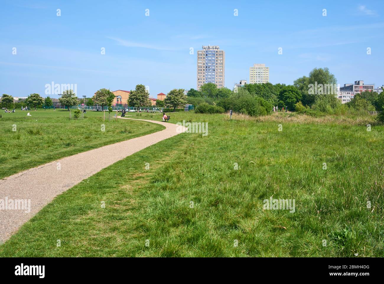 Lordship Recreation Ground, Tottenham, Londres del Norte, mirando hacia la propiedad de Broadwater Farm Foto de stock