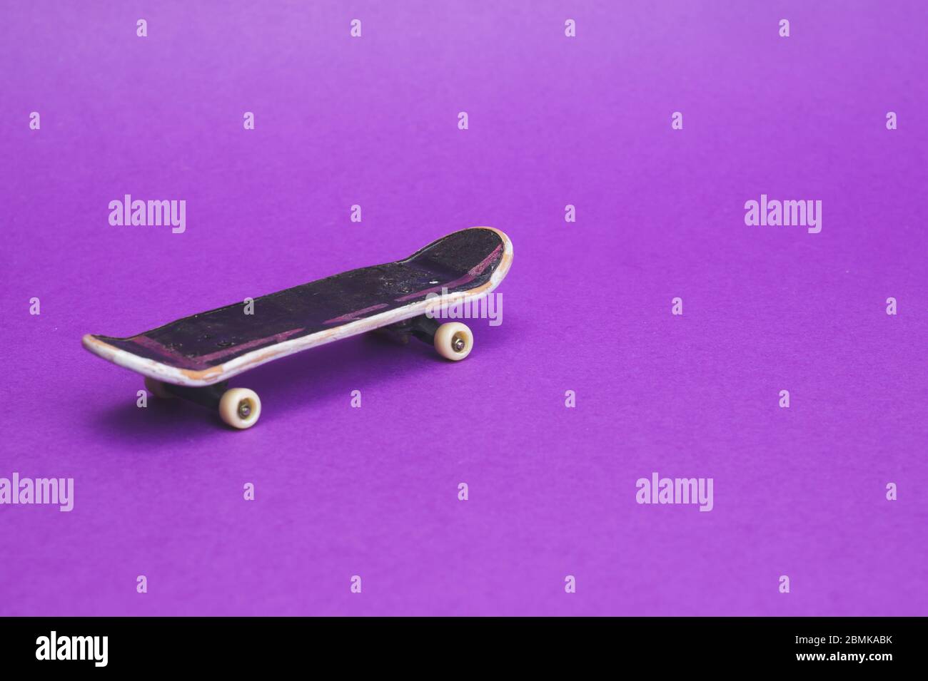 COMO FAZER RAMPA ONDULADA DE SKATE DE DEDO - FINGERBOARD 