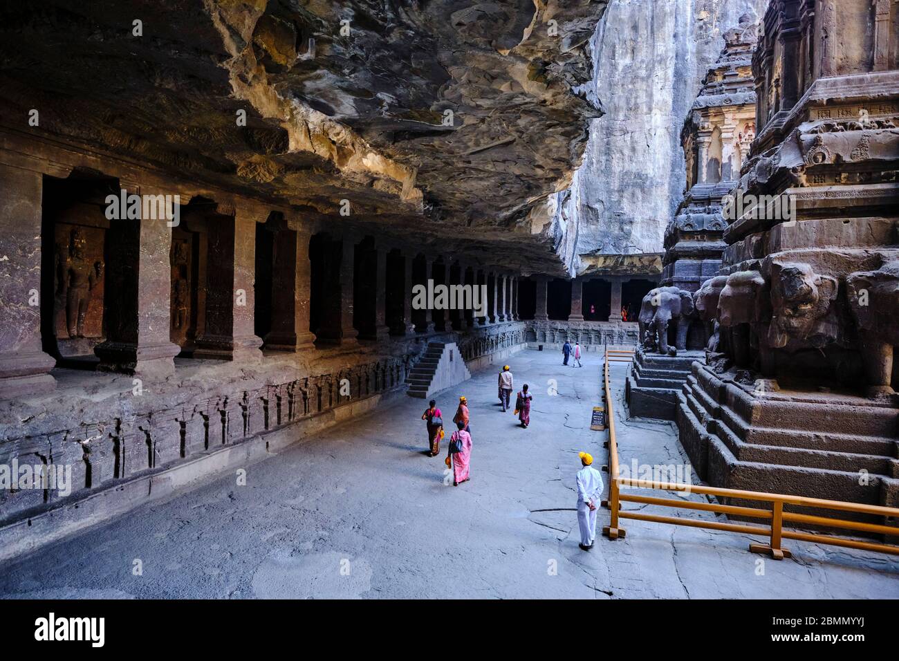 India, Maharashtra, templo de la cueva de Ellora, Patrimonio de la Humanidad de la Unesco, Templo de Kailash, siglo VIII, cueva N°16 Foto de stock