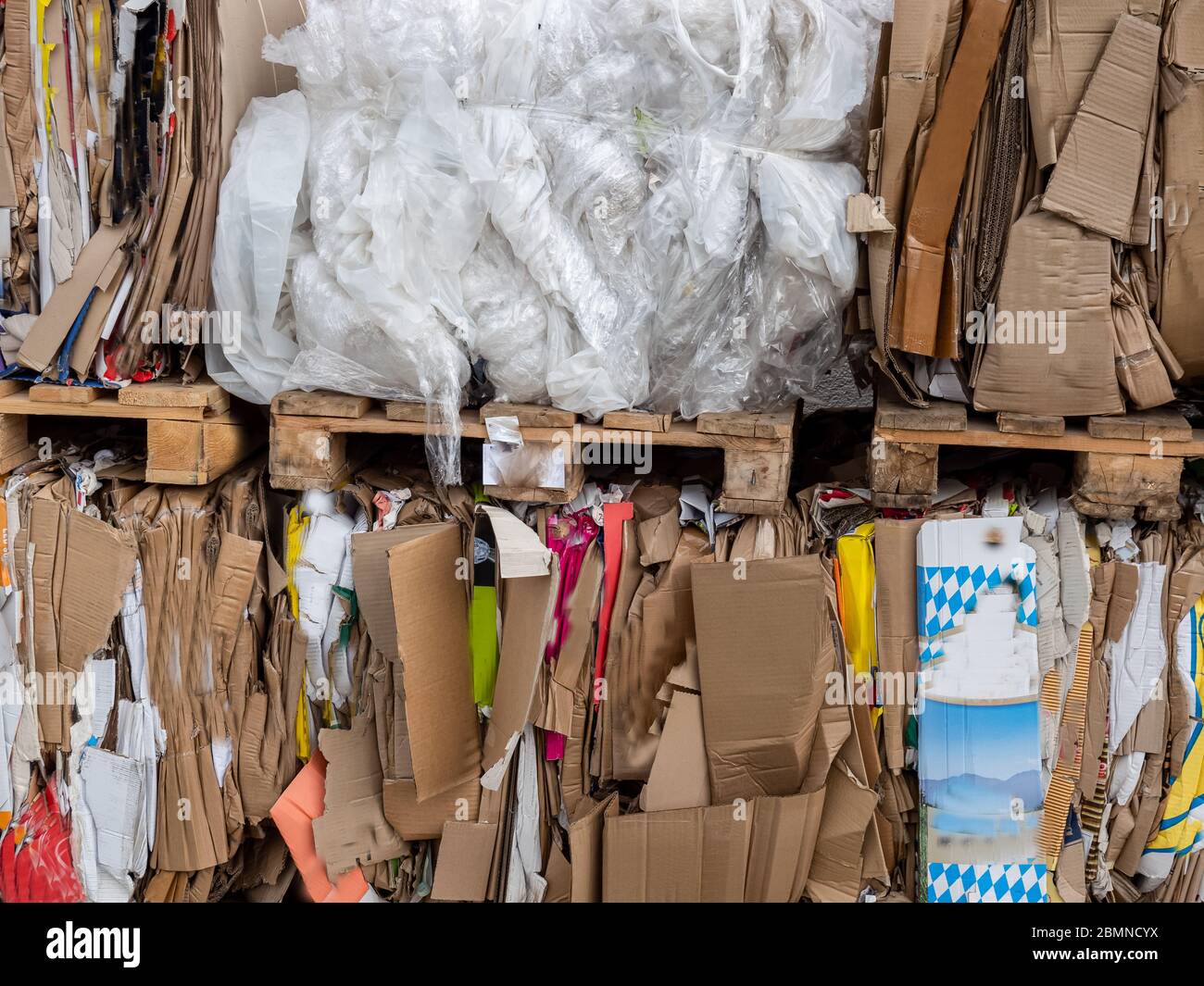 Centro de reciclaje de papel y cartón Fotografía de stock - Alamy
