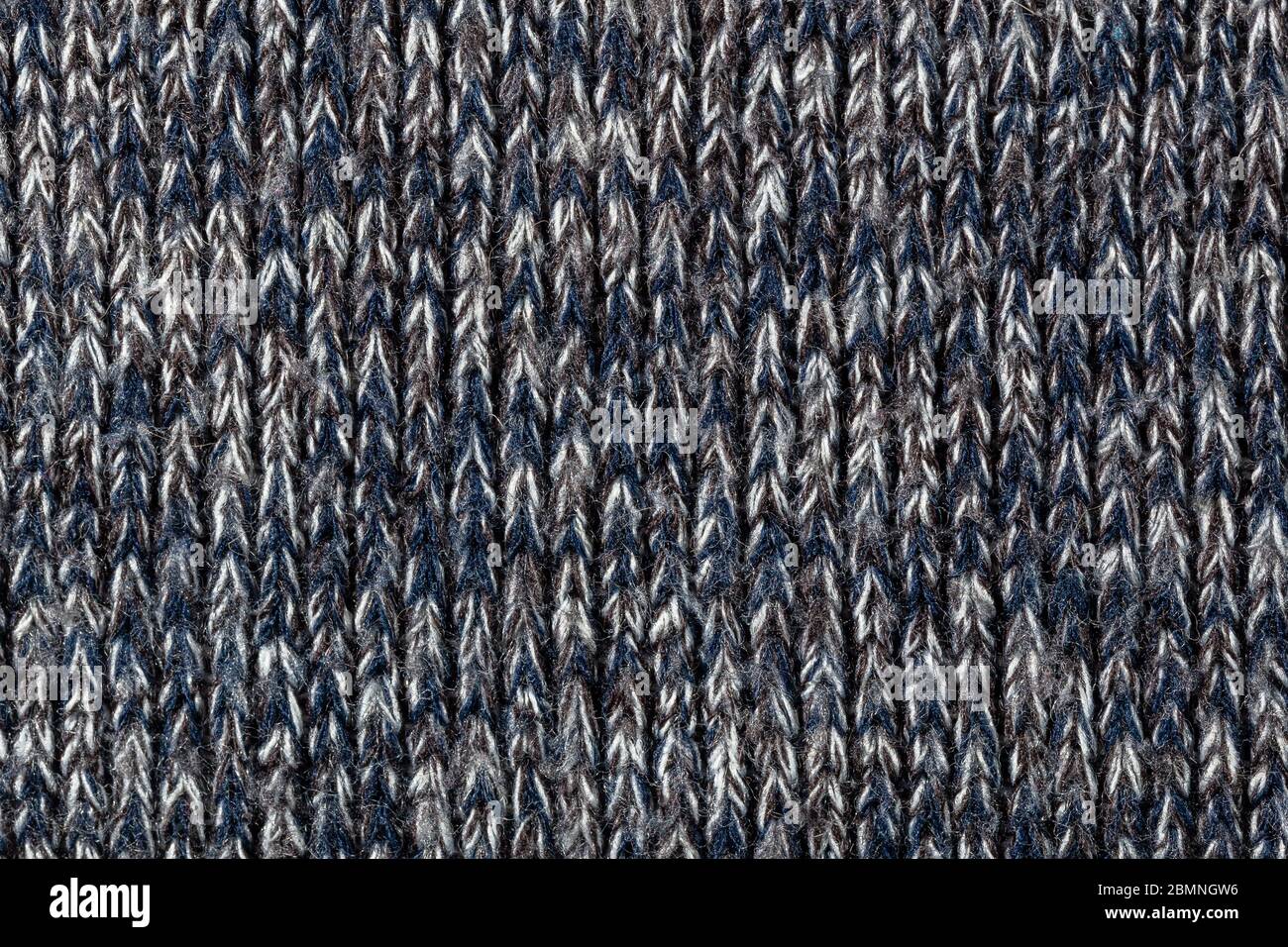 macro foto de un suéter de poliéster melange gris cálido con uniforme  estructura vertical Fotografía de stock - Alamy