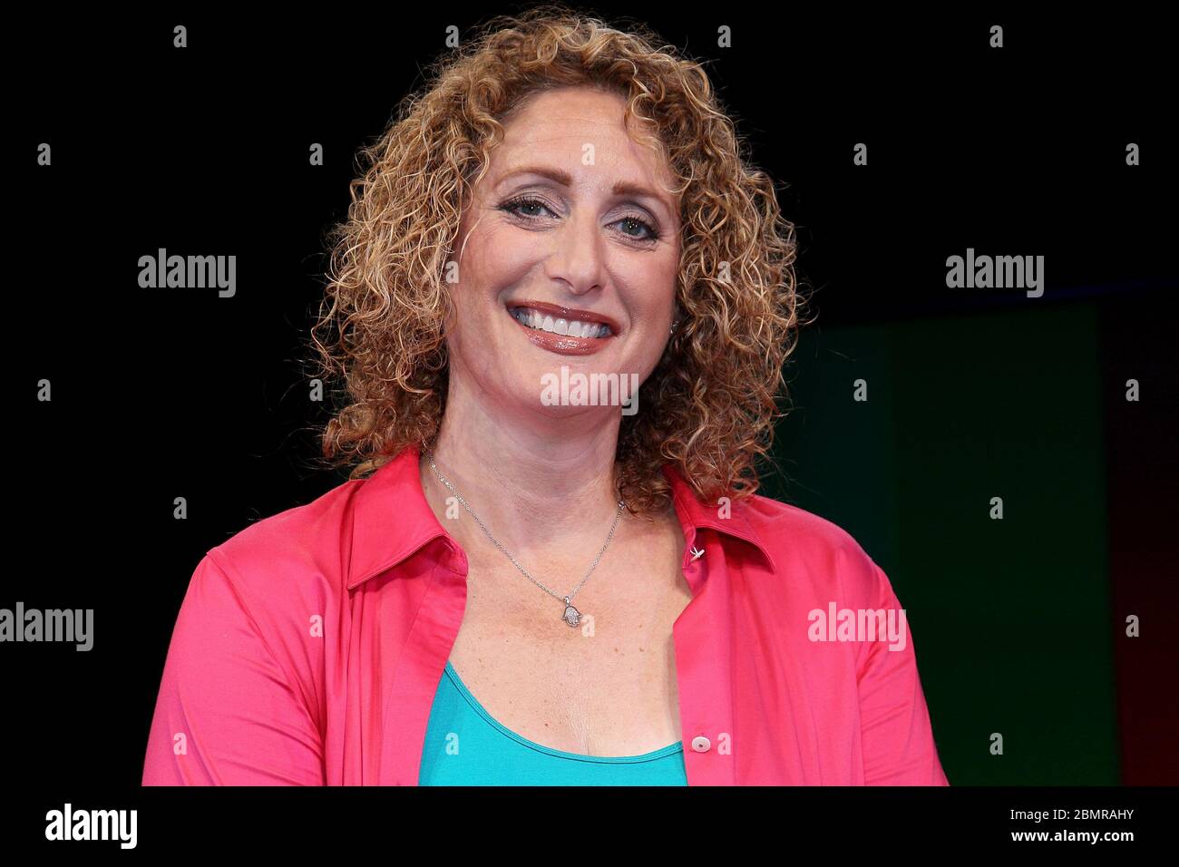 Brooklyn, NY, EE.UU. 25 de julio de 2011. La actriz y cómic estadounidense Judy Gold visita el Teatro DR2. Crédito: Steve Mack/Alamy Foto de stock