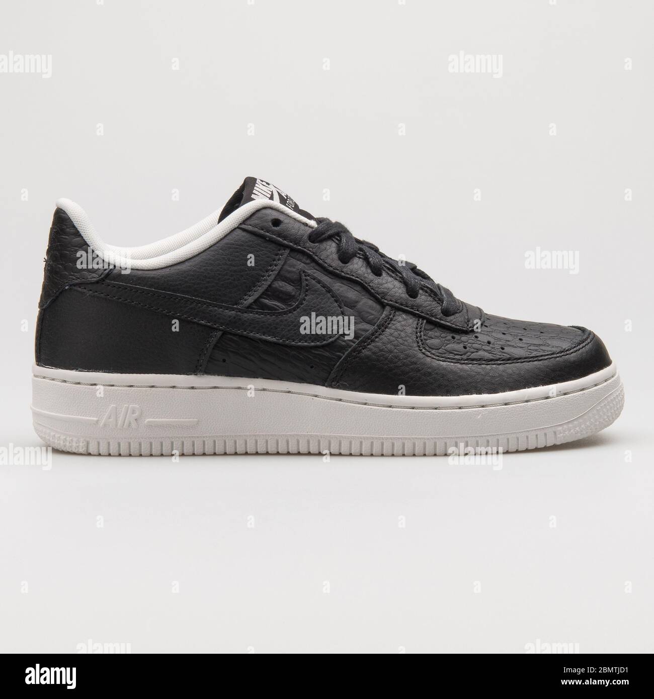 Nike Air Force 1 \
