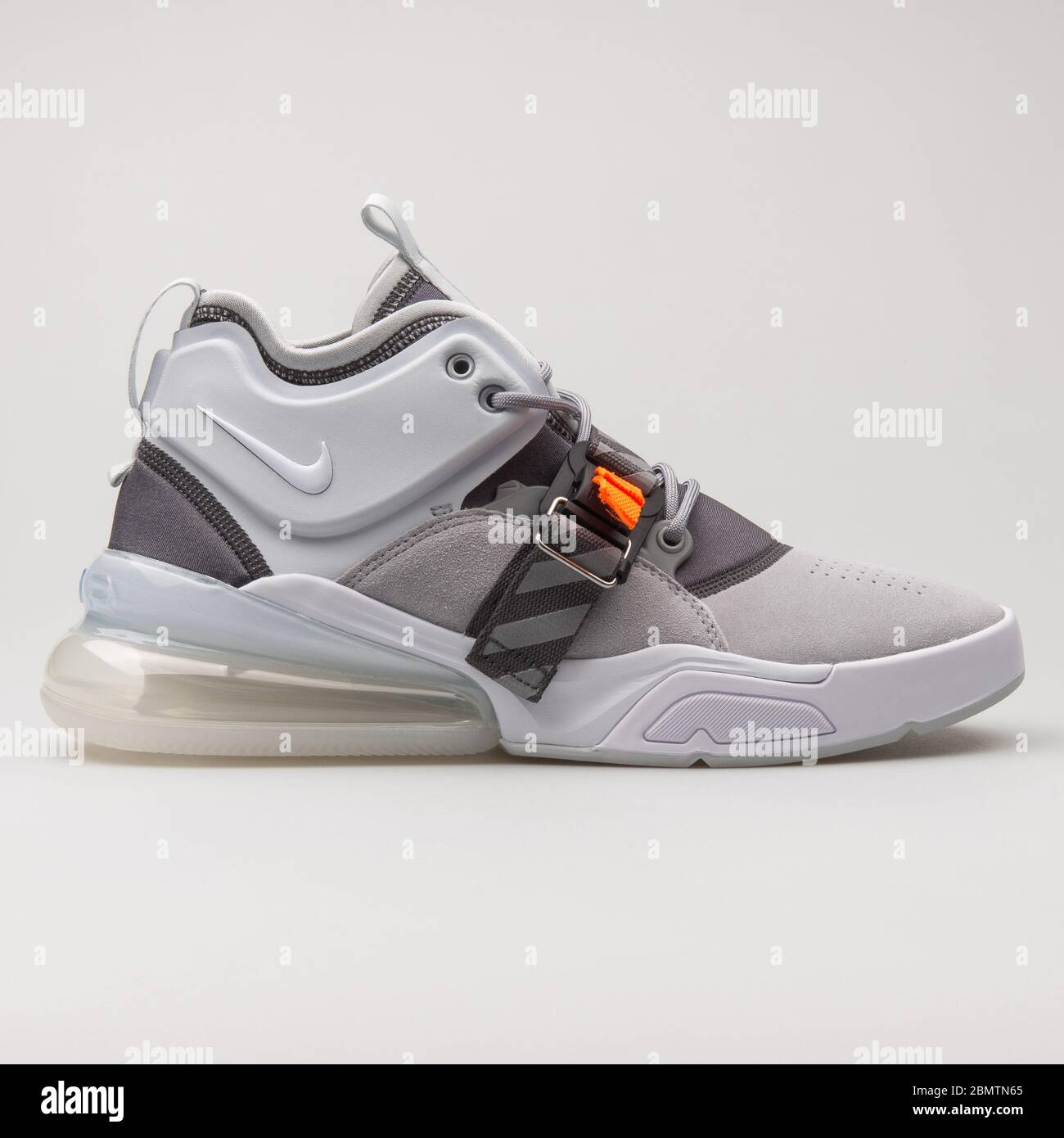Nike Air 270 Fotos e Imágenes de stock - Alamy