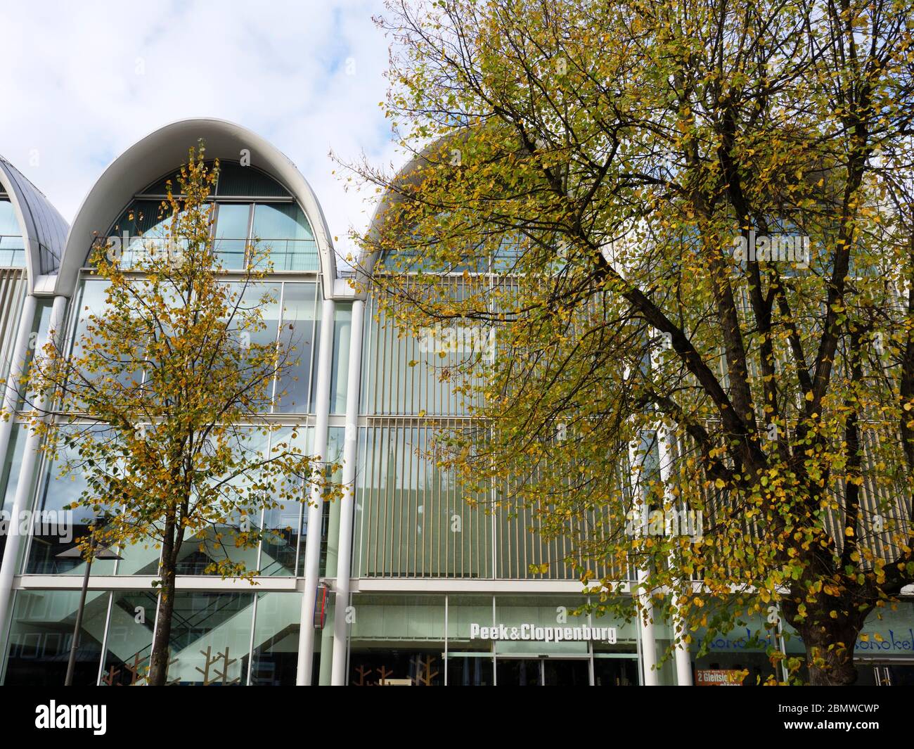 modernes Gebäude Peek und Cloppenburg, Altstadt, Lübeck, Schleswig-Holstein, Alemania Foto de stock