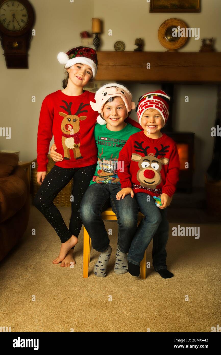 Jersey navideño para niños fotografías e imágenes de alta resolución - Alamy
