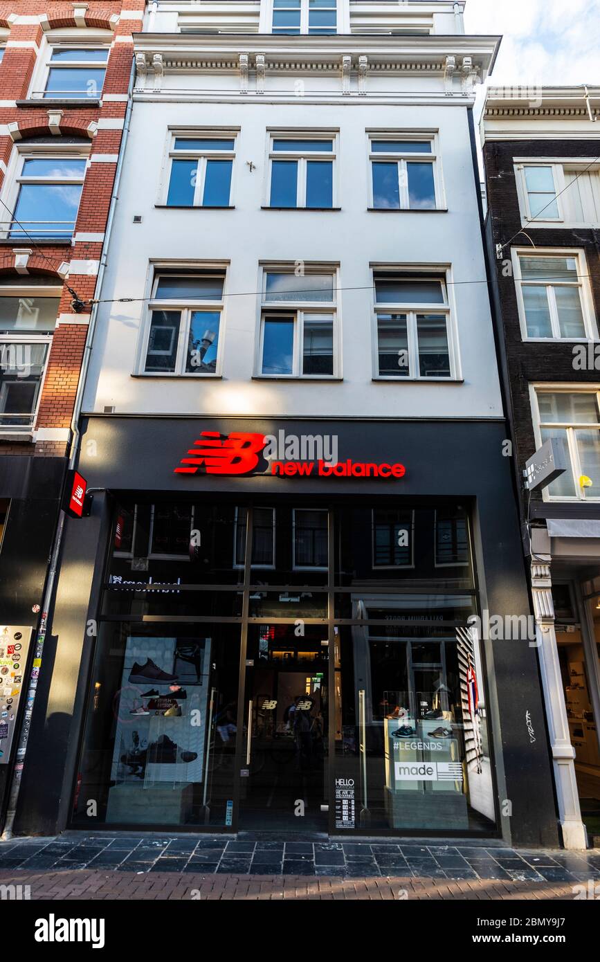Amsterdam, países Bajos - 9 de septiembre de 2018: Presentación de una  tienda de deportes New Balance en Amsterdam, países Bajos Fotografía de  stock - Alamy