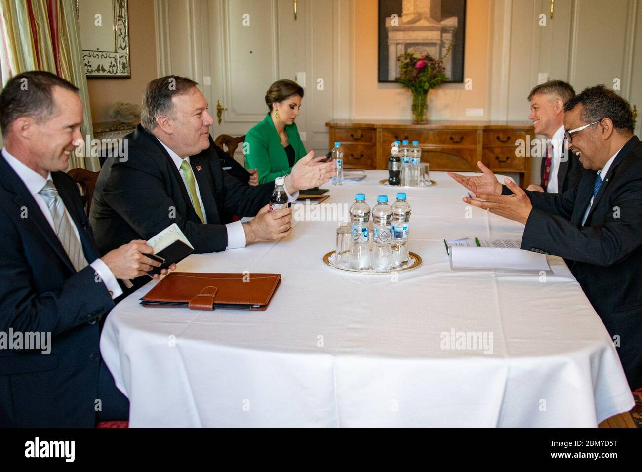 El Secretario Pompeo se reúne con el Director General DE LA OMS Dr. Ghebreyesus el Secretario de Estado de los Estados Unidos Michael R. Pompeo se reúne con el Director General de la Organización Mundial de la Salud Dr. Tedros Ghebreyesus, en Berna, Suiza, el 3 de junio de 2019. Foto de stock