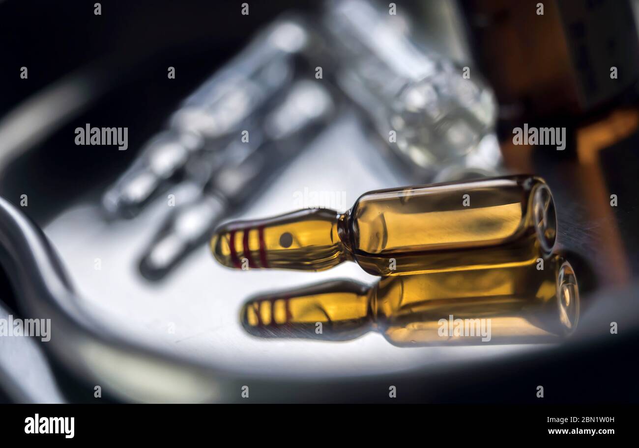 Varios ambar Ampoule de vidrio, imagen conceptual Foto de stock