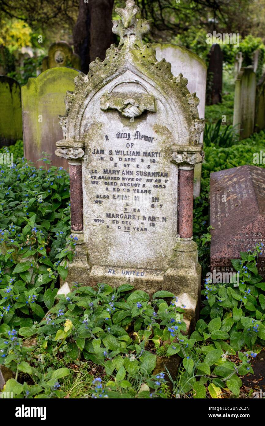 Lápidas en el Cementerio Brompton, Kensington, Londres; uno de los cementerios de Londres 'Magnificent Seven', construido en 1840. Foto de stock
