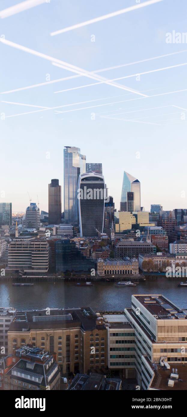 Vista panorámica de la ciudad edificios de gran altura, Londres, Reino Unido Foto de stock