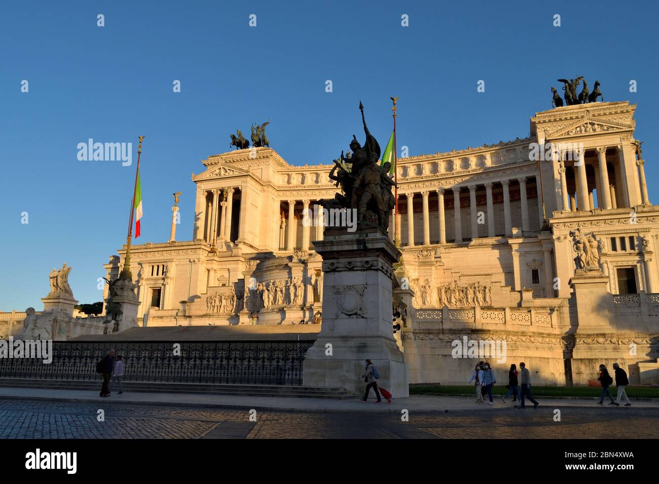 12 de mayo de 2020, Roma, Italia: Vista del Altar de la Patria sin turistas debido a la fase 2 de la encierro Foto de stock