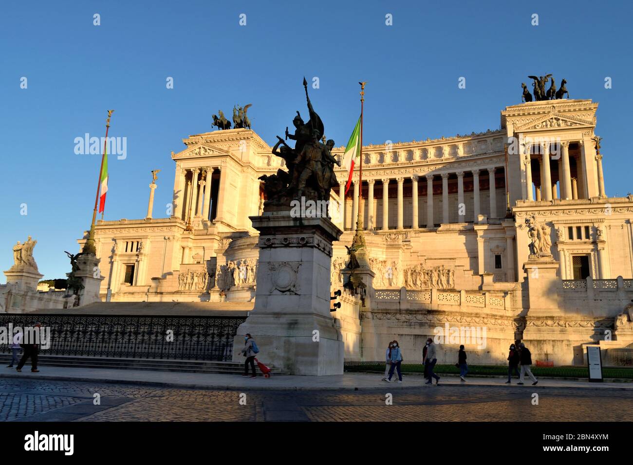 12 de mayo de 2020, Roma, Italia: Vista del Altar de la Patria sin turistas debido a la fase 2 de la encierro Foto de stock