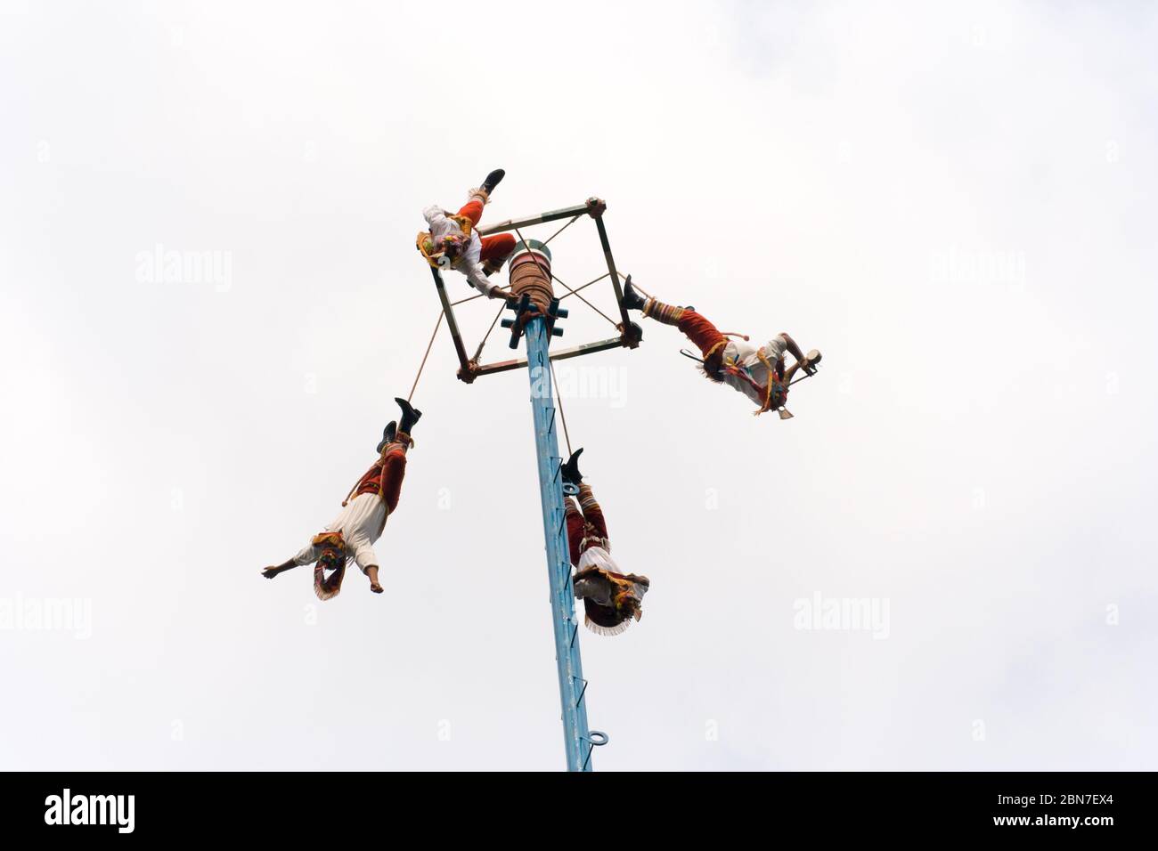 'DANZA de los Voladores', ceremonia ritual de los Voladores, tradición cultural del pueblo 'DANZA de los Voladores', ceremonia ritual de los Voladores, tradición cultural del pueblo