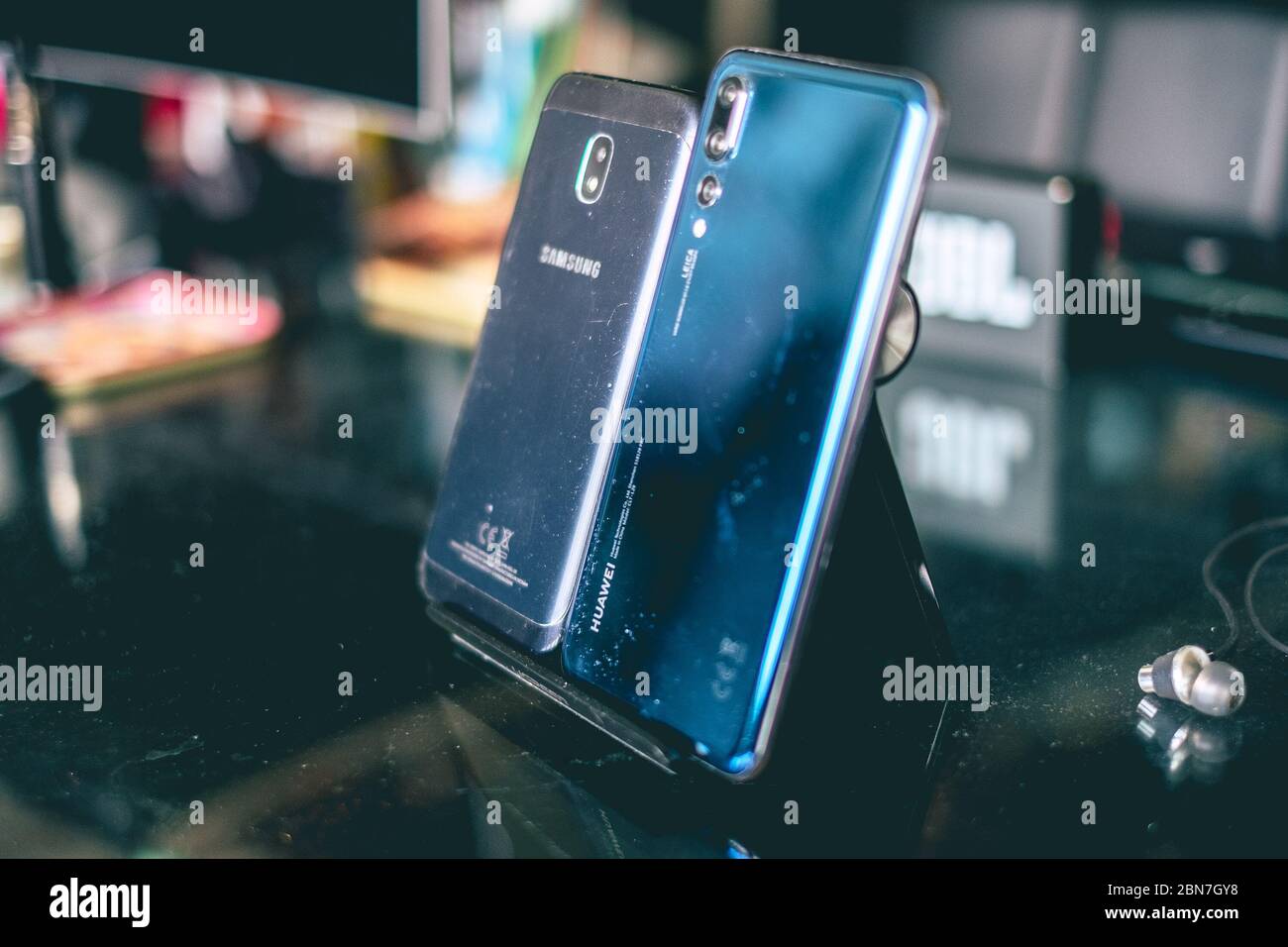 Comparación de cámaras de teléfono entre teléfonos Samsung y Huawei Foto de stock