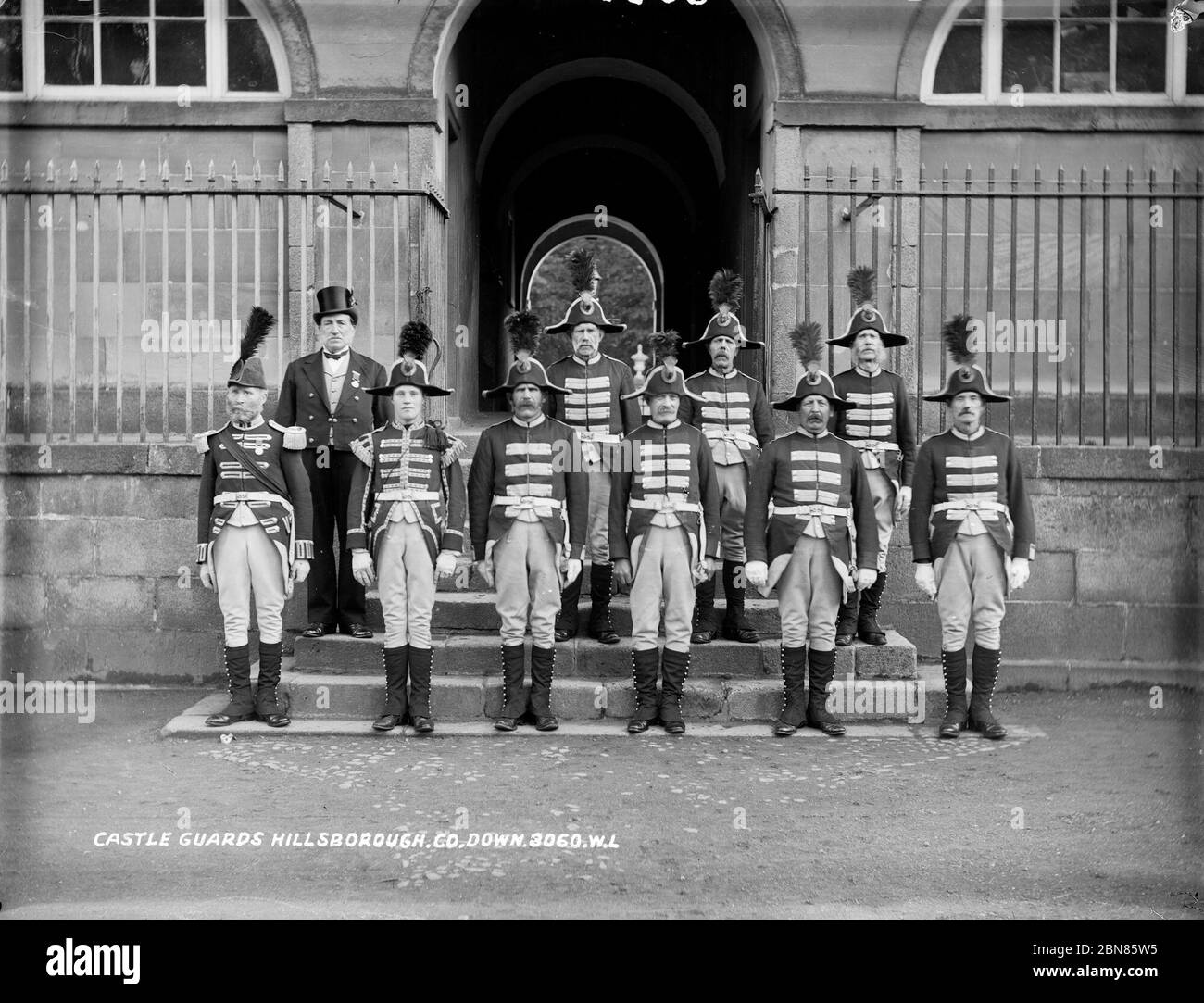 Guardias en el Castillo de Hillsborough  en realidad los guardias del fuerte o Castlemen en el Palacio de Justicia de Hillsborough... por la Biblioteca Nacional de Irlanda en los comunes Foto de stock