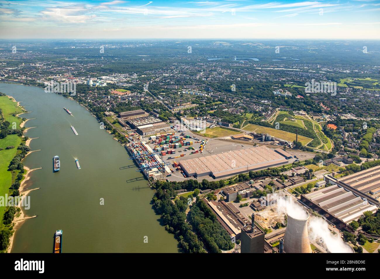 Rhein-Ruhr Terminal Gesellschaft fuer Container- und Gueterumschlag en el río Rin en el puerto de Duisburg, 07.08.2016, vista aérea, Alemania, Renania del Norte-Westfalia, Ruhr Area, Duisburg Foto de stock