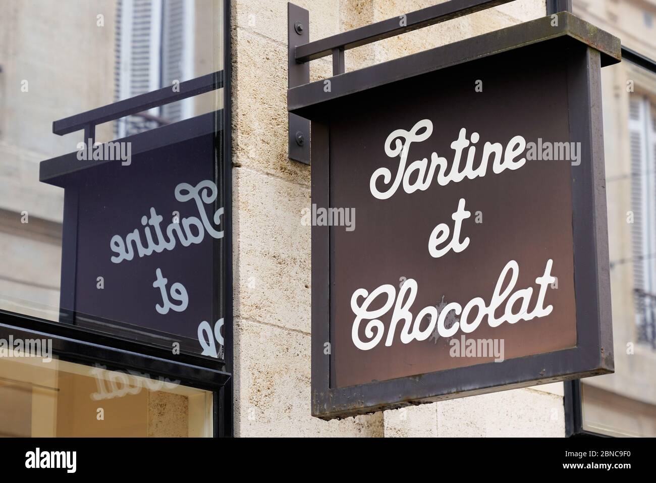 Burdeos , Aquitania / Francia - 05 12 2020 : signo de Tartine et Chocolat  tienda de logotipos ropa de nacimiento niños pequeños Marca tienda de ropa  vestir bebés niños pequeños Fotografía de stock - Alamy