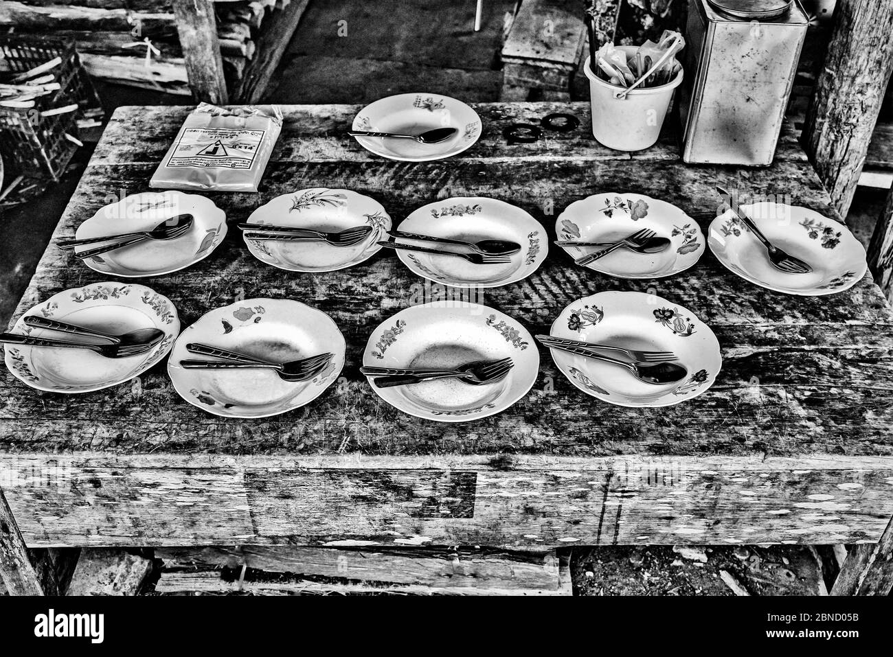 Cuchara vasos plato comedor Imágenes de stock en blanco y negro - Alamy