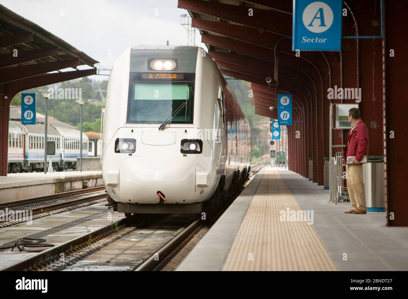 Interior de la estaci n de trenes de Coru a en Galicia Fotograf a