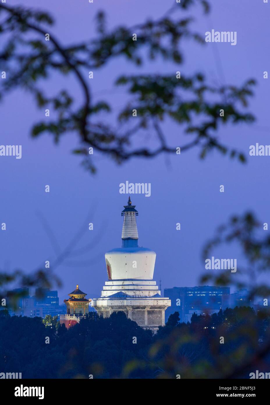 Miaoying temple fotografías e imágenes de alta resolución Alamy