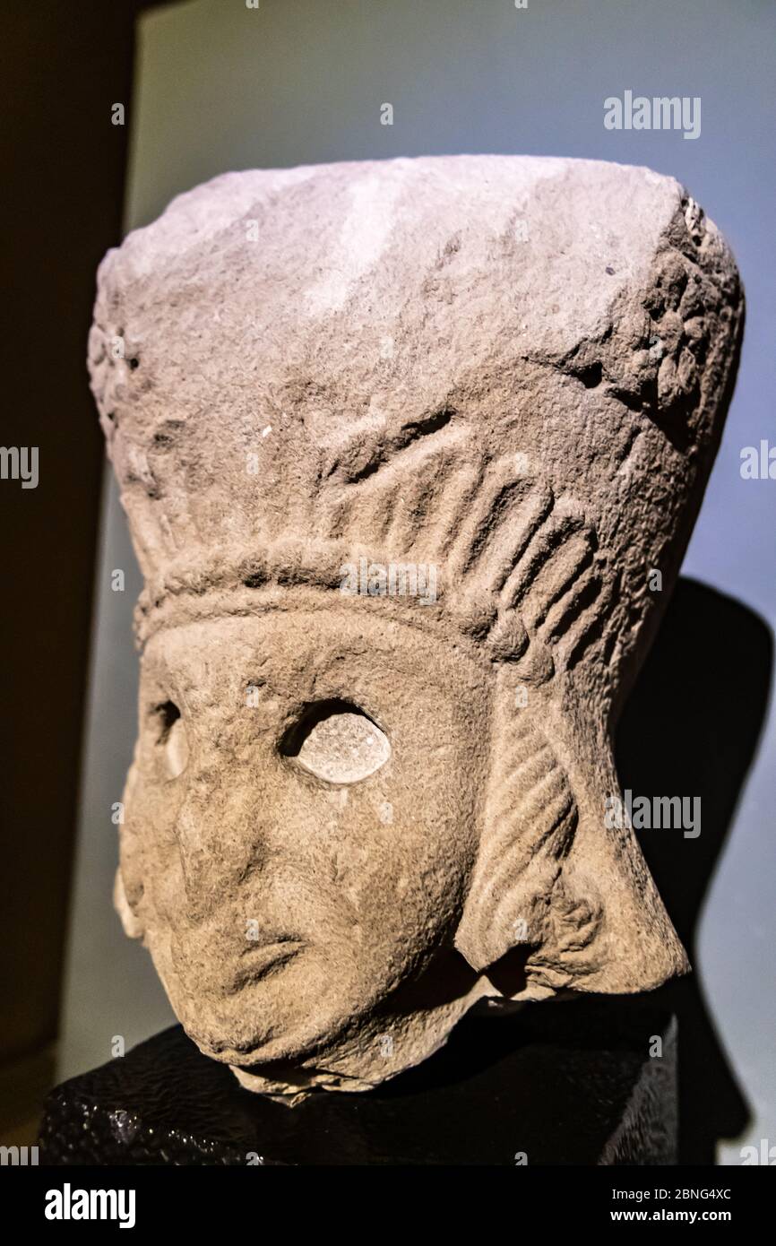 Cierre de una antigua escultura de la cabeza de la estatua hitita - hallazgos de Anatolia, Corum Turquía Foto de stock