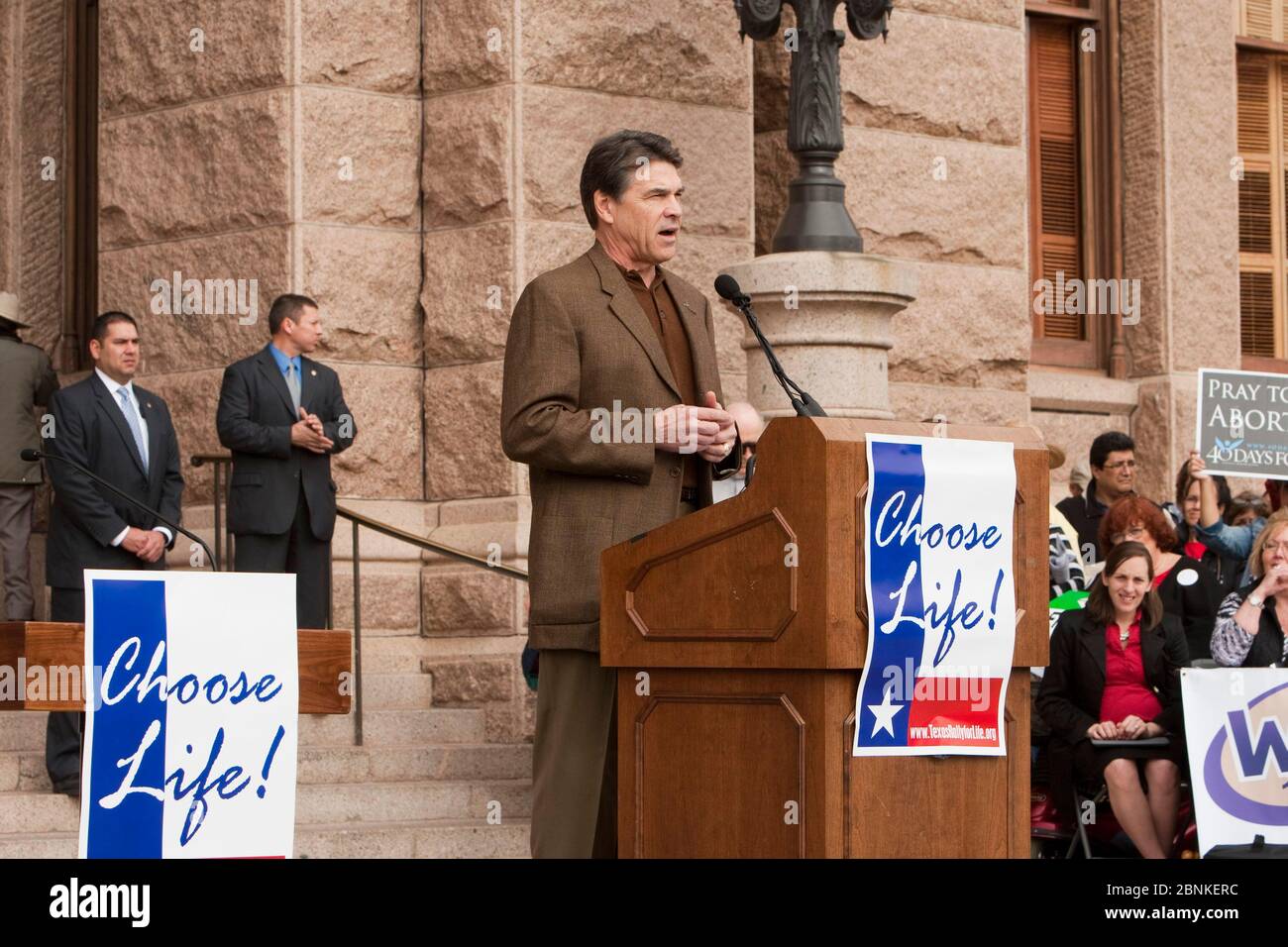 Austin, Texas, EE.UU., 26 de enero de 2013: Gobernador republicano de Texas. Rick Perry se dirige a una gran multitud reunida en el Capitolio de Texas para una manifestación anual contra el aborto y pro-vida. Foto de stock