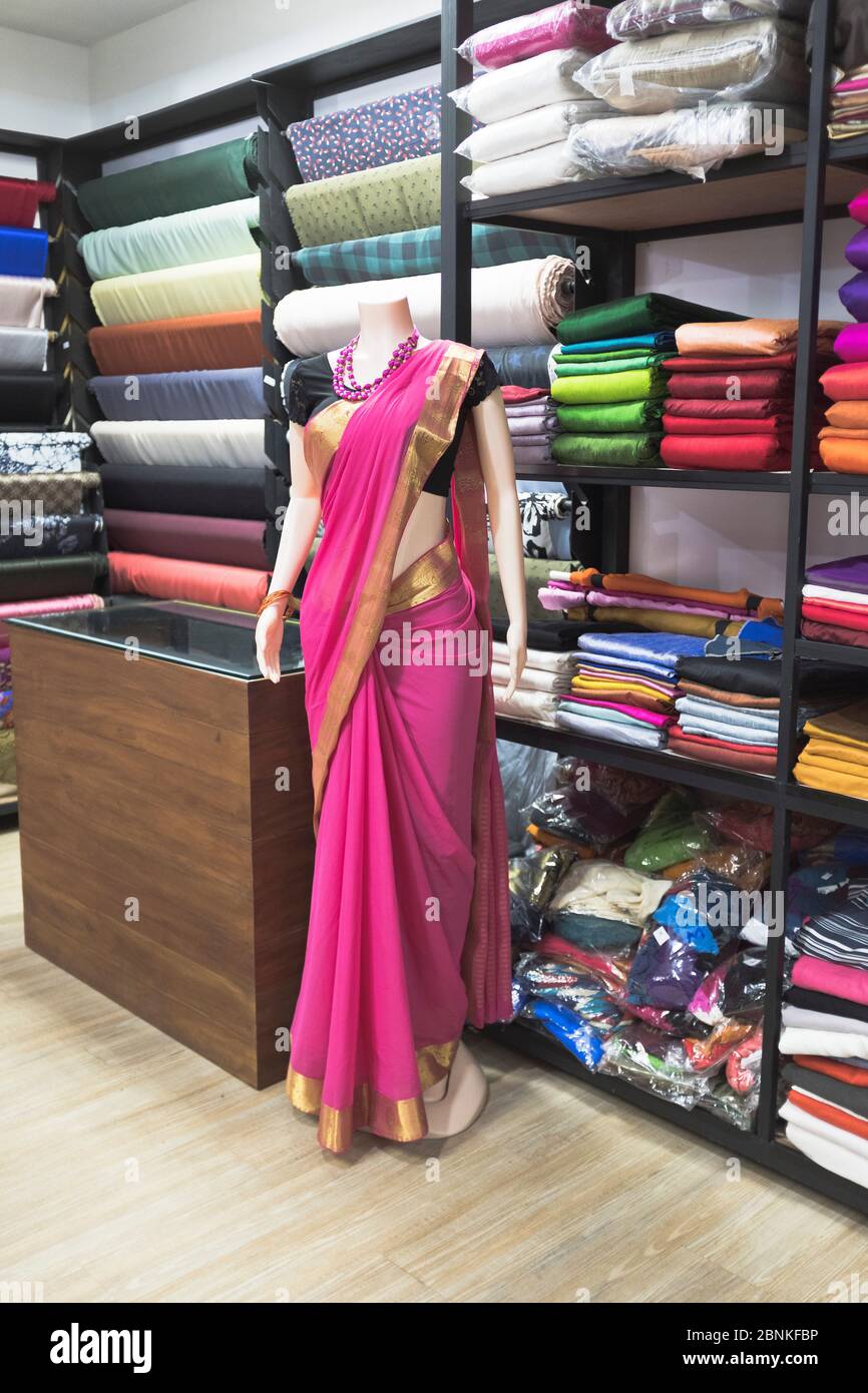 dh Natural Silk Factory Shop GALLE SRI LANKA Colorful sedas tienda de ropa mostrar diseño de ropa Foto de stock