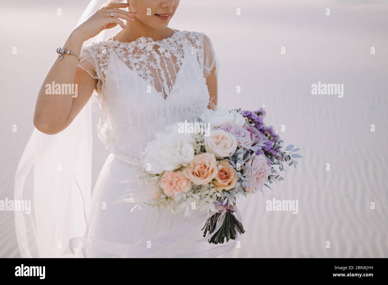Ramo de novia rosa y blanco fotografías e imágenes de alta resolución -  Alamy