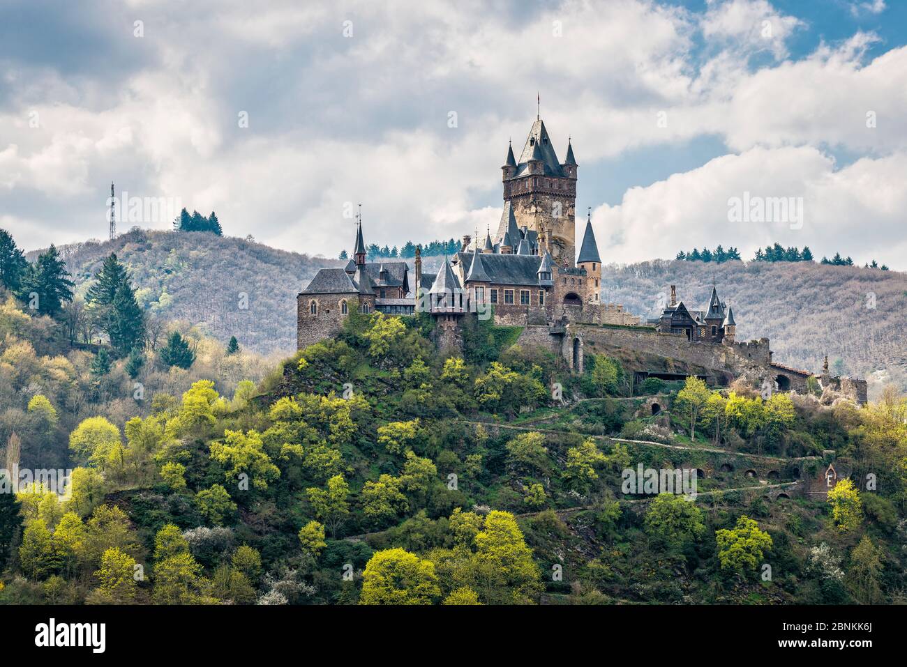 Reichsburg Cochem, castillo romance en el Mosela, símbolo y patrimonio cultural en el sentido de la Convención de la haya. Foto de stock