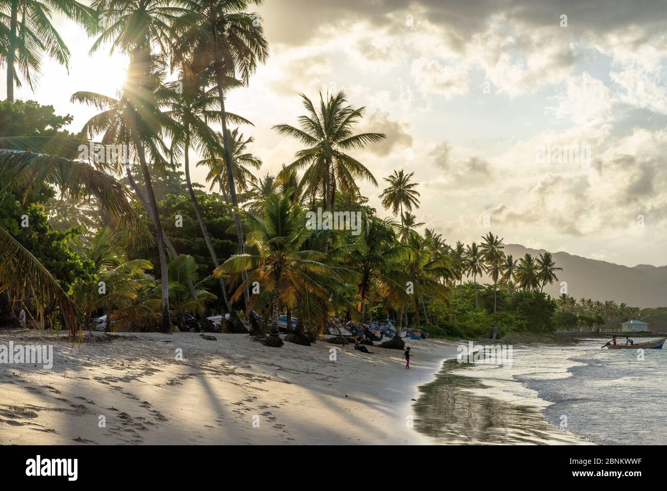 Puesta de sol en playa grande en las galeras fotografías e imágenes de alta  resolución - Alamy