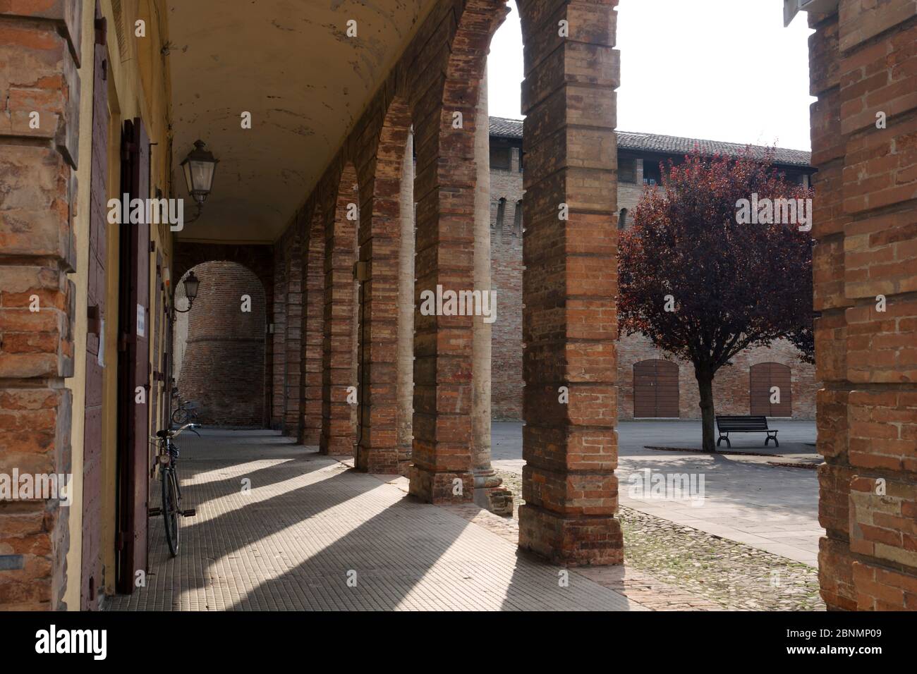 Puerta en Forlimpopoli. Forlimpopoli, Emilia-Romaña, provincia de Forlì-Cesena, Italia. Foto de stock