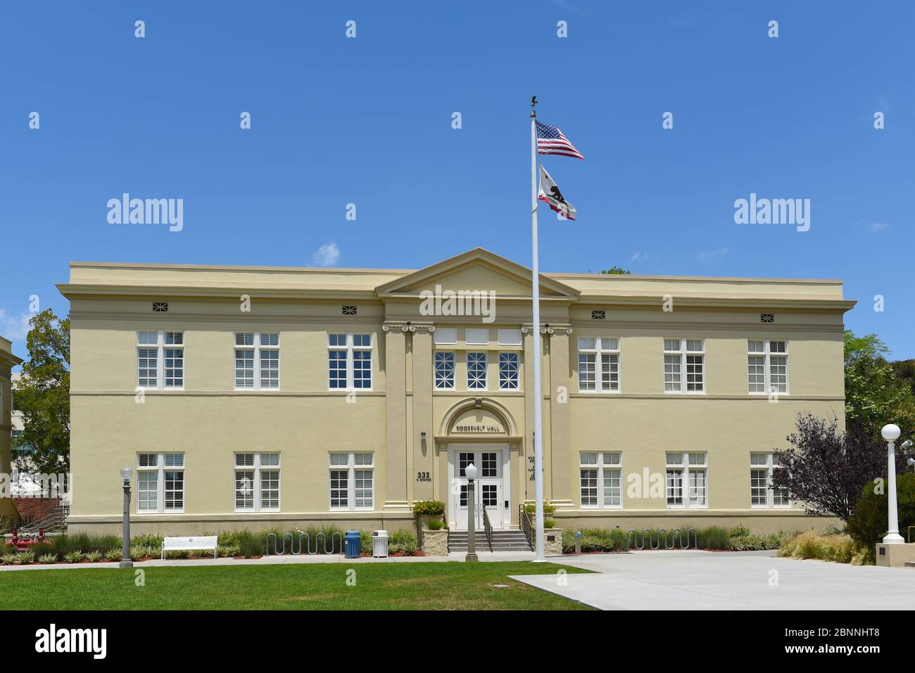 ORANGE, CALIFORNIA - 14 DE MAYO de 2020: Roosevelt Hall en el campus de la Universidad Chapman. Foto de stock