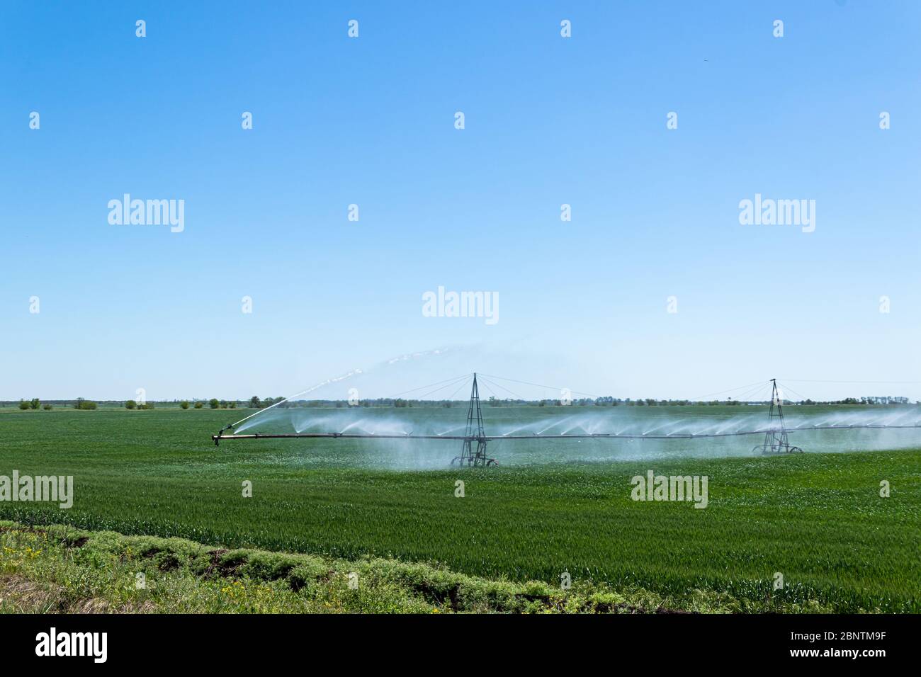 Sistema de irrigación o irrigación de cultivos pivotantes en el centro