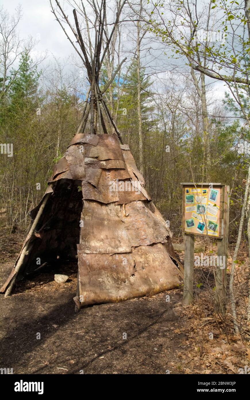 una-wigwam-en-el-centro-sandy-point-discovery-en-stratham-new
