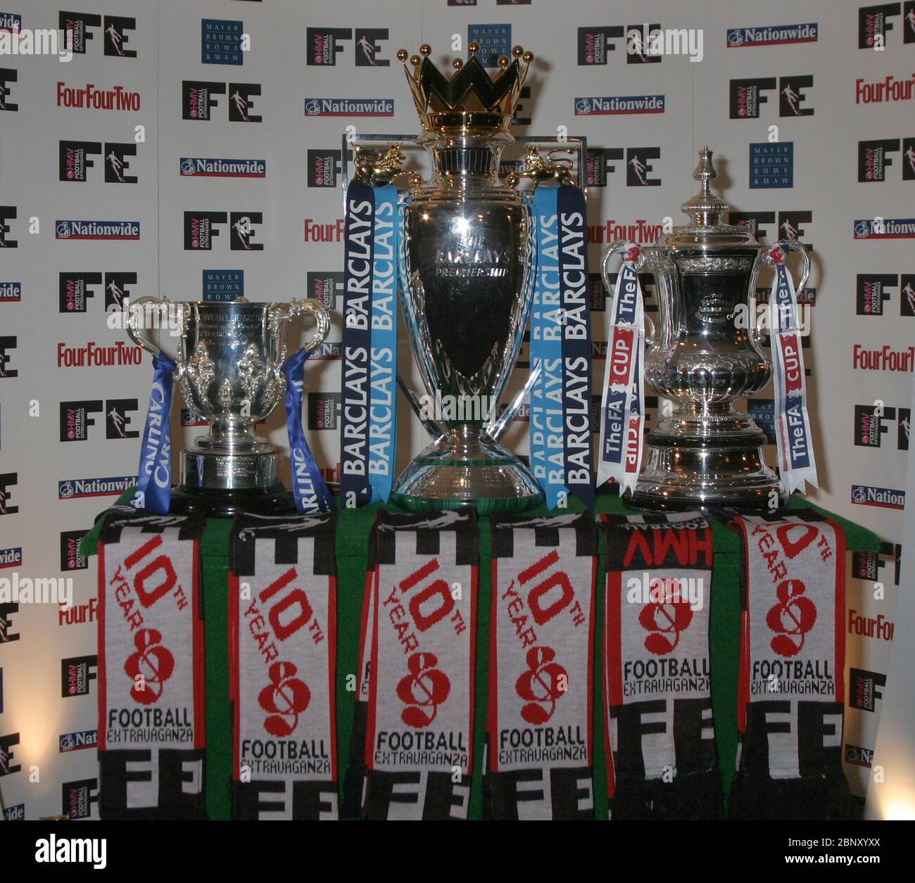 La Copa FA. La Copa Liga de la Carling Cup y el Trofeo Premier League HMV DE FÚTBOL, GROVSENOR Fotografía de stock - Alamy