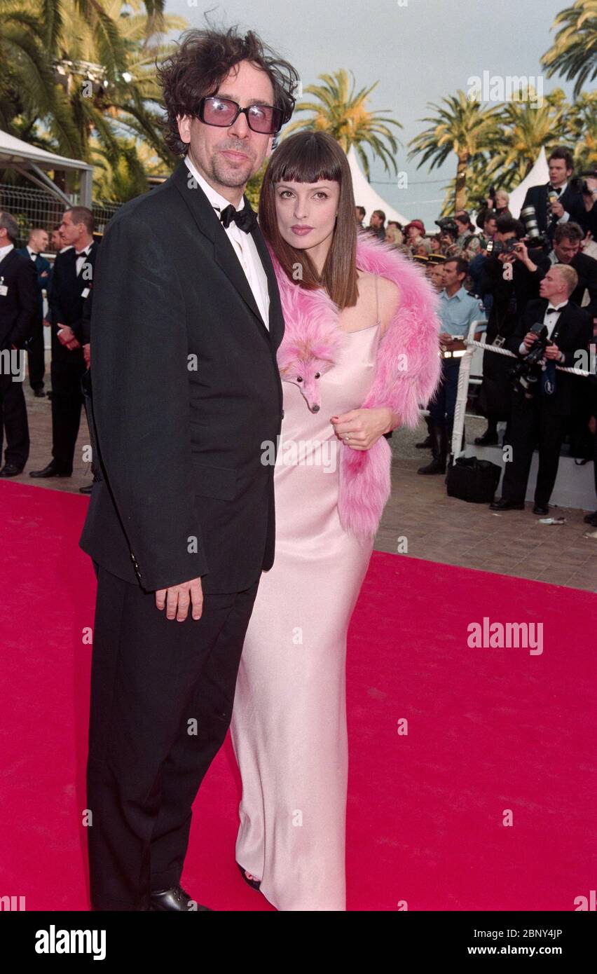 CANNES, FRANCIA. Mayo 1997 Actor Tim Burton y actriz Lisa Marie en el