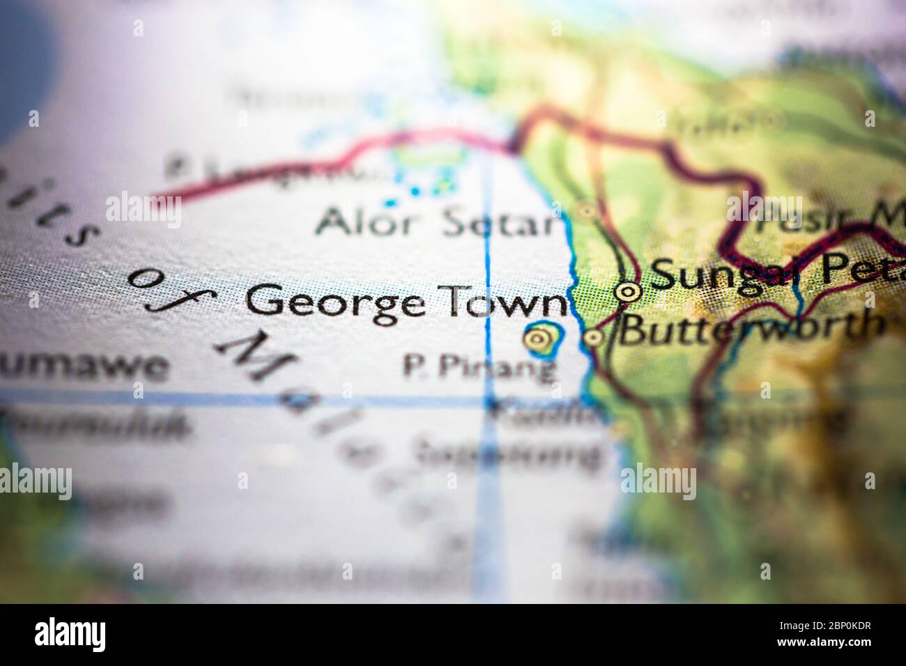 Profundidad de campo poco profunda se centra en la ubicación del mapa geográfico de la ciudad de Georgetown en la isla de Penang Malasia continente asiático en el atlas Foto de stock