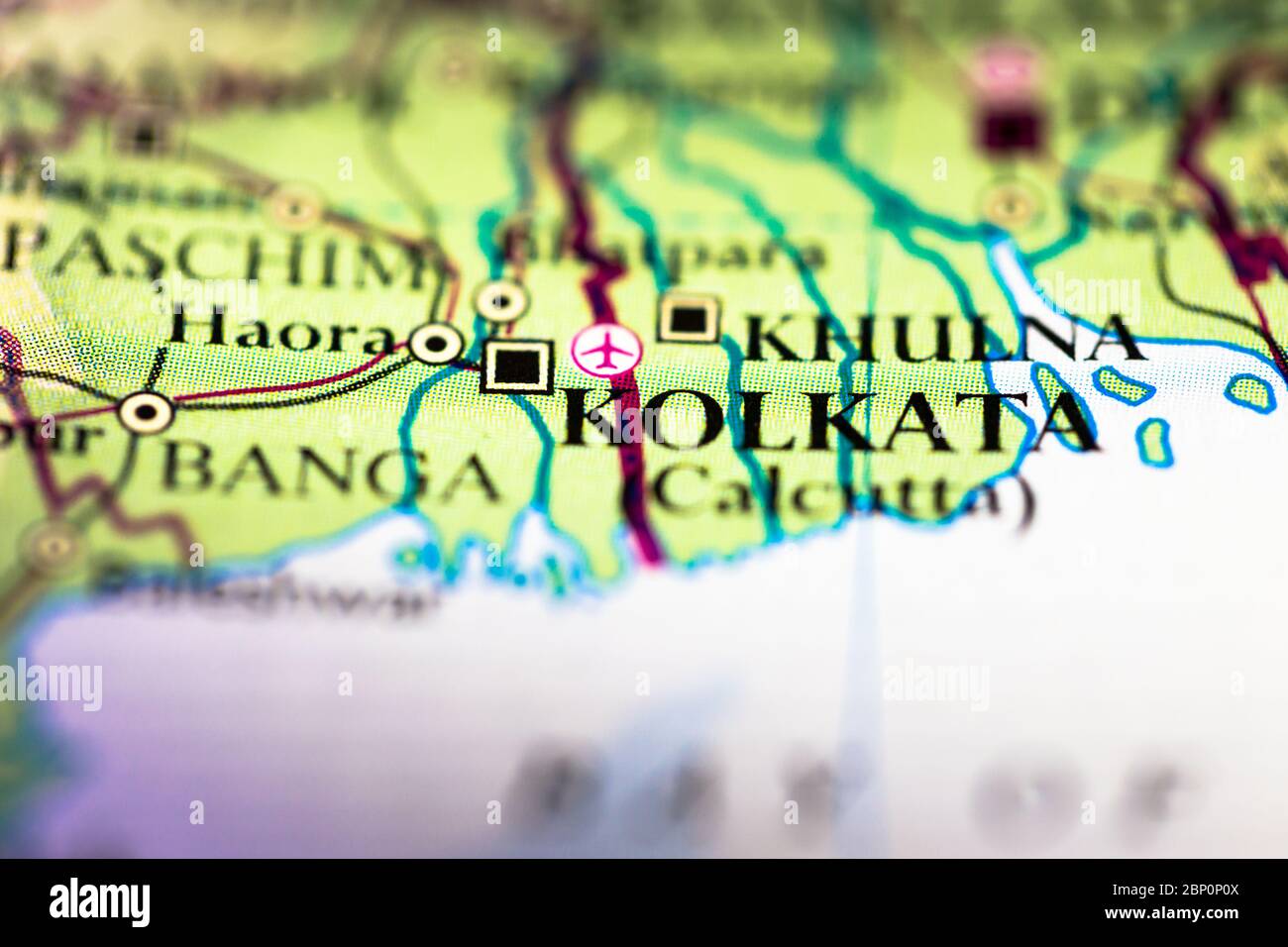 Profundidad de campo poco profunda se centra en la ubicación del mapa geográfico de Calcuta Calcuta ciudad en Bengala Occidental India continente Asia en atlas Foto de stock