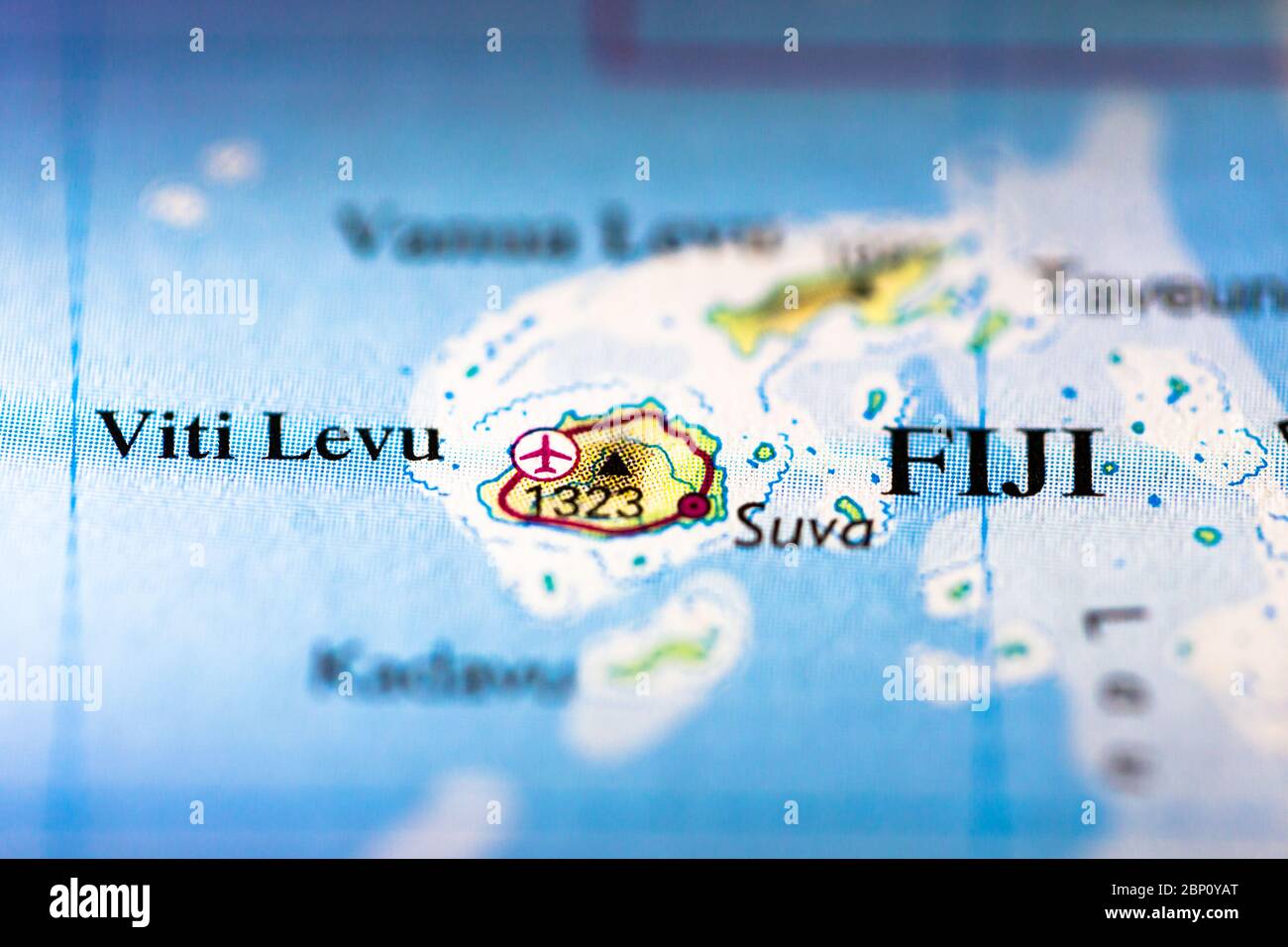Profundidad reducida del campo se centra en la ubicación del mapa  geográfico del continente de Fiji Australasia en el atlas Fotografía de  stock - Alamy