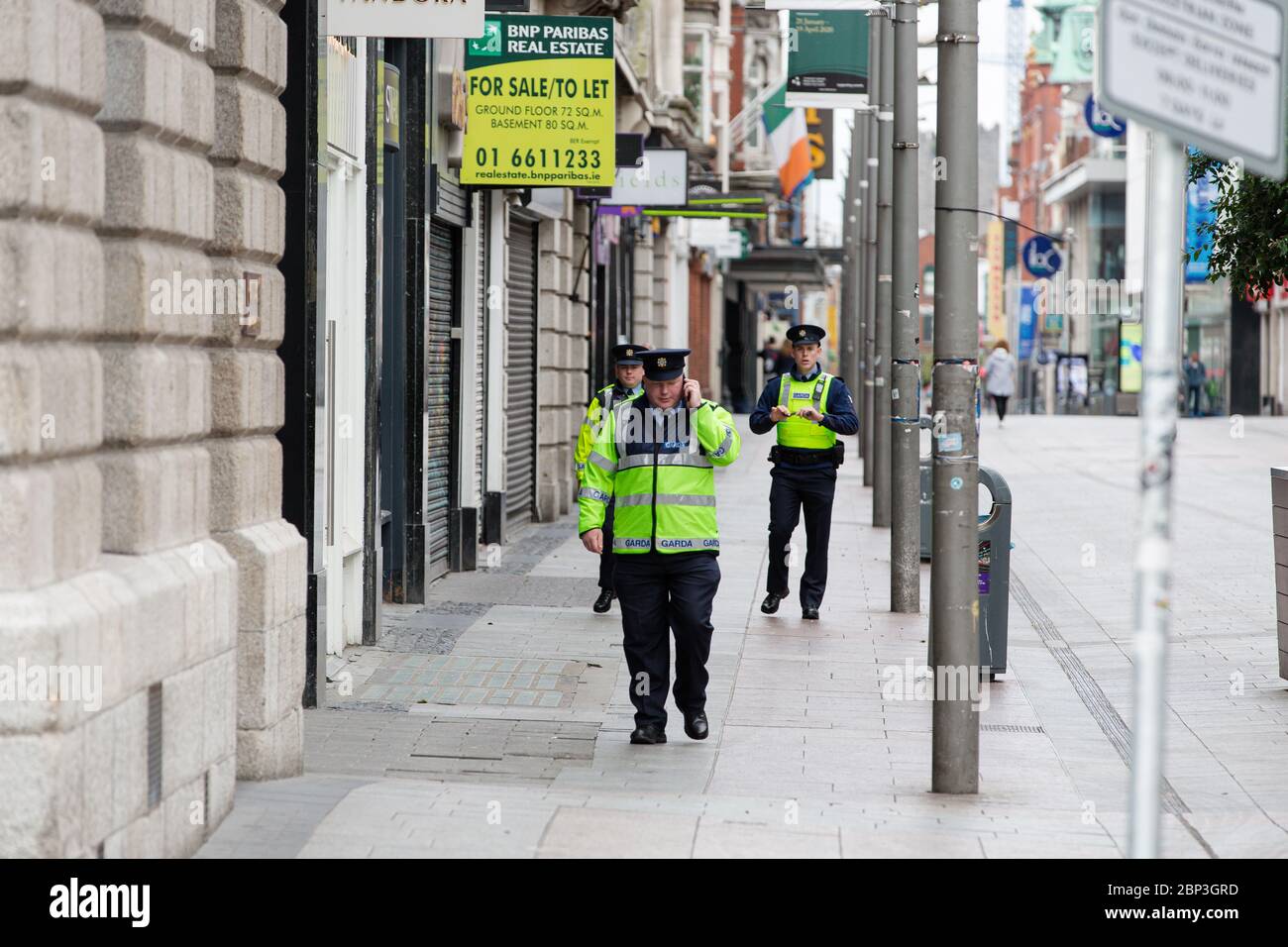 Dublín, Irlanda. Mayo de 2020. La caída de las piernas y el tráfico en el centro de la ciudad de Dublín y las tiendas y negocios cerraron debido a las restricciones pandémicas Covid-19. Foto de stock