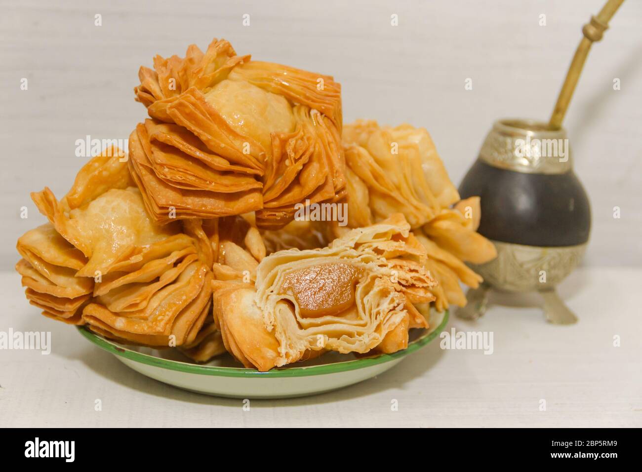 Pasteles fritos con membrillo y batata gastronomía típica de América