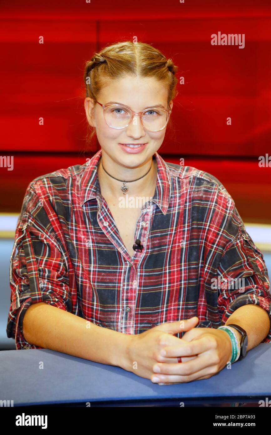 Leonie Bremer,Hart aber Fair,WDR FERNSEHnstudio B,Koeln,17.09.2019 Foto de stock