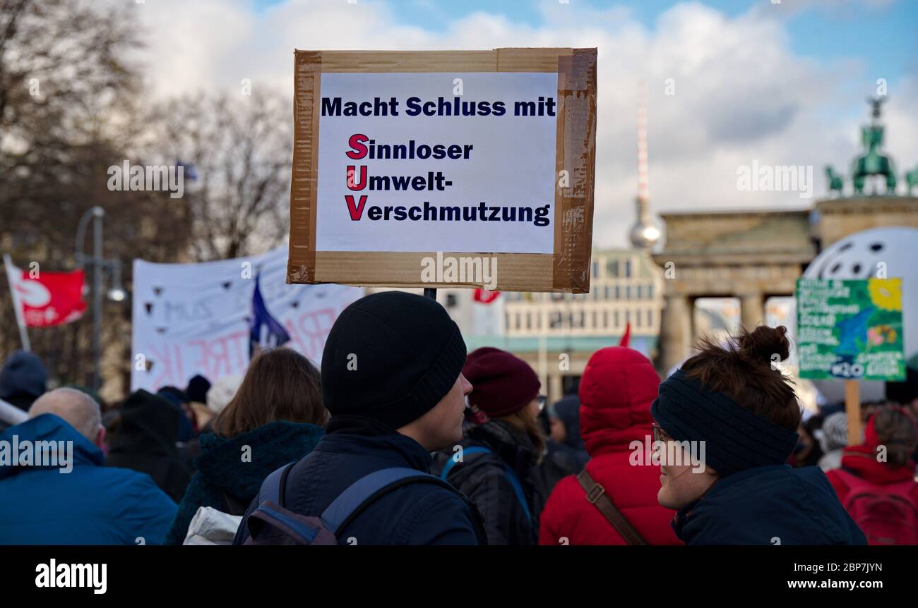 Consigna contra los SUV en los viernes para la manifestación futura en Berlín, 29 de noviembre de 2019 Foto de stock