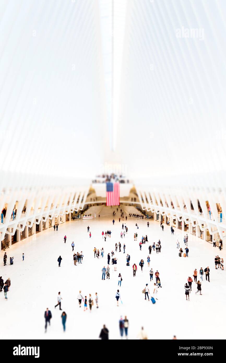 Oculus Santiago Calatrava el efecto de giro de inclinación interior del centro de transporte de la WTC de Oculus Ciudad de Nueva York Foto de stock