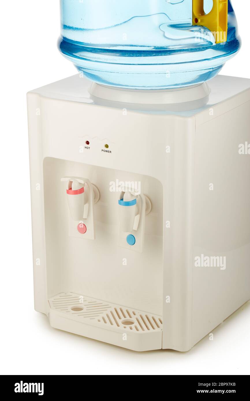 Enfriador de agua blanco con una botella grande de plástico azul llena de agua  purificada aislada sobre fondo blanco. Agua potable pura. Refrigerador de  agua para oficina y h Fotografía de stock -